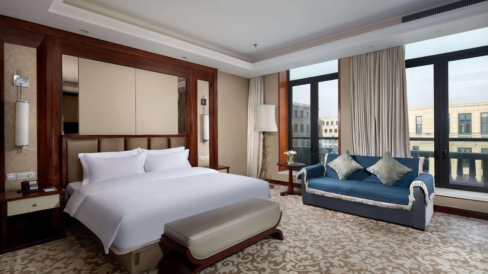 Hotel Wyndham Garden Zhengzhou East 4*,  China