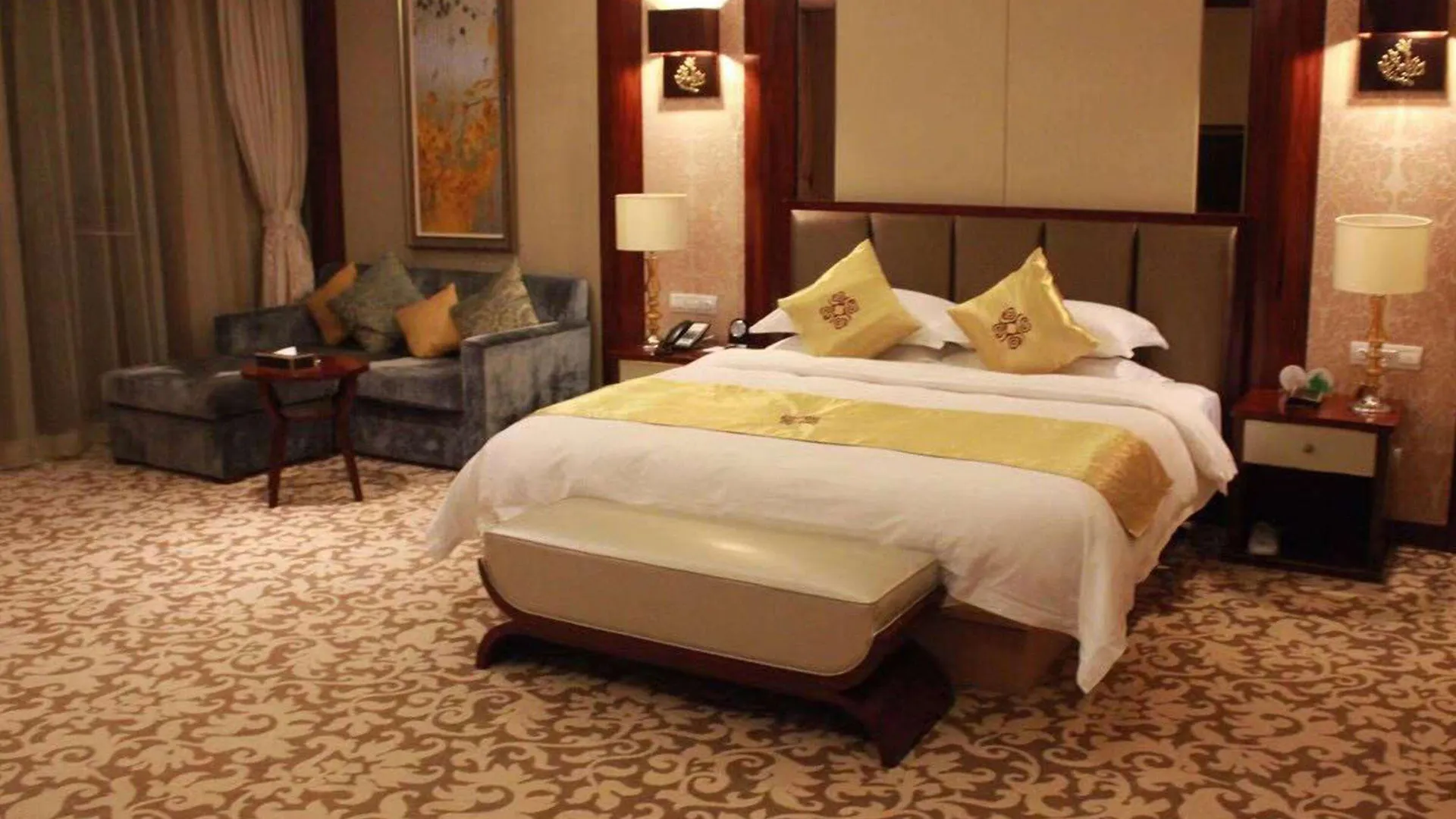 Hotel Wyndham Garden Zhengzhou East 4*,