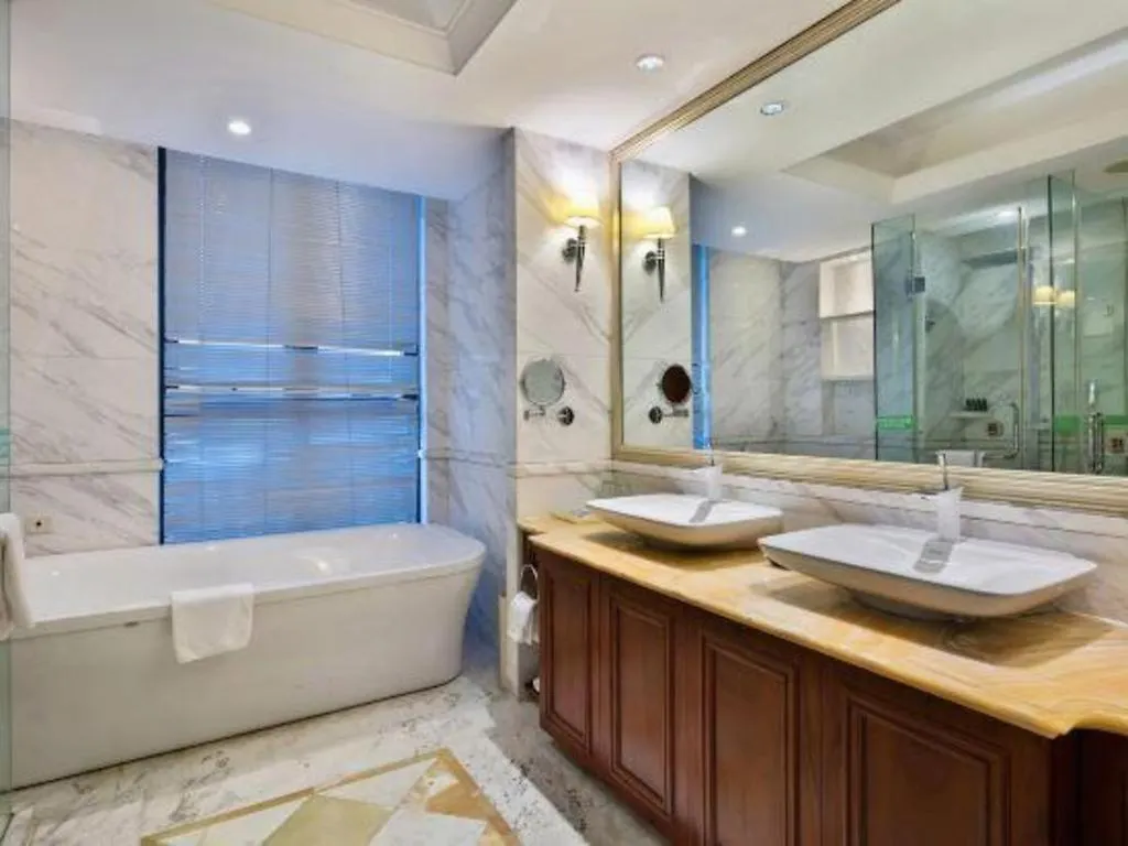 Hotel Wyndham Garden Zhengzhou East 4*,  China